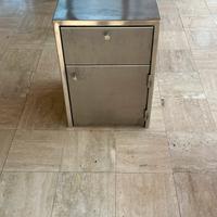 Mobile di acciaii inox.