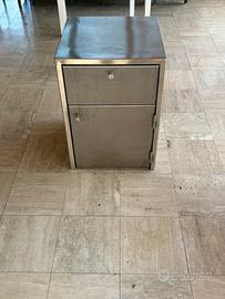 Mobile di acciaii inox.