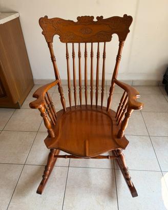 Sedia a dondolo vintage in stile coloniale Windsor