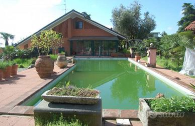 Villa di 464 m² con 5 locali e box auto doppio a P