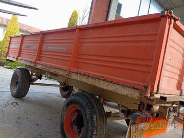 rimorchio agricolo e spandiletame