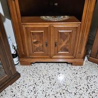 Mobile in legno con base per tv