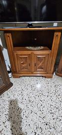 Mobile in legno con base per tv