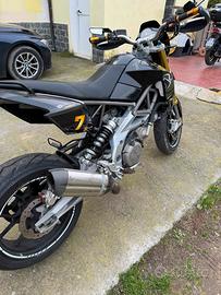 Aprilia dorsoduro 750