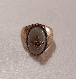 Anello vintage con pietra grigio perla
