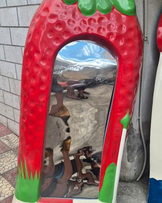 Specchi da parete a forma di fragola e fungo - Ori