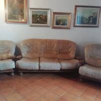 Divano e poltrone di pelle beige