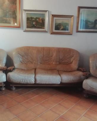 Divano e poltrone di pelle beige