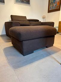 Divano 2 posti + pouf. Poltrone e sofà