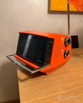 Tv portatile sharp modello 5P-12G anni’70