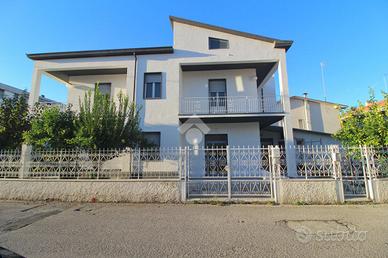 2 LOCALI A GIULIANOVA