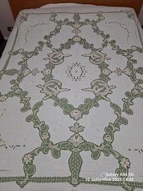 copriletto matrimoniale ricamato a mano 