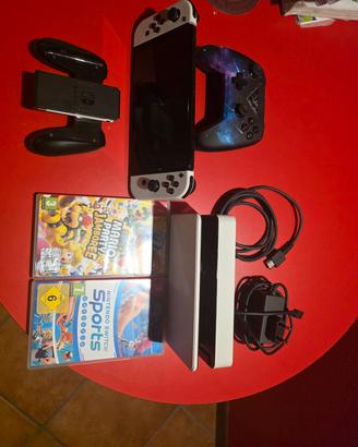 Nintendo Switch Oled + 2 Giochi top + controller