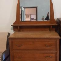 Credenze in legno con specchi