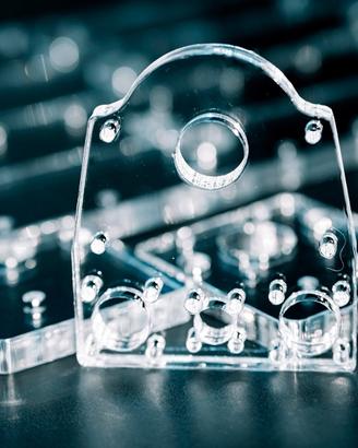 Portachiavi ecc in plexiglas tagliato al laser