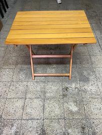Tavolo in legno giardino