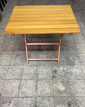 Tavolo in legno giardino