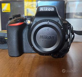 Nikon D5600 Solo Corpo + Batteria aggiuntiva 