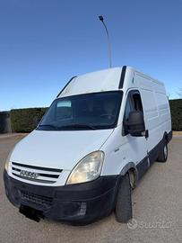Iveco Daily 35S14 furgone