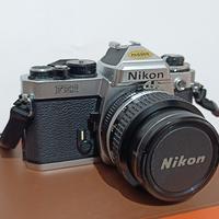 Macchina fotografica NIKON FE2 perfetta