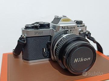 Macchina fotografica NIKON FE2 perfetta