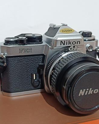 Macchina fotografica NIKON FE2 perfetta