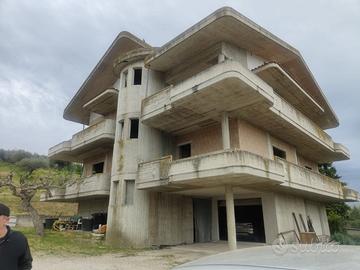 Villa a Cappelle sul Tavo (PE)