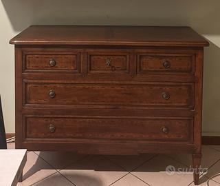 Comò antico in legno pregiato