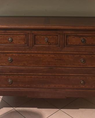 Comò antico in legno pregiato