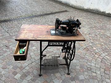 Macchina da cucire completa di tavolo da verificar