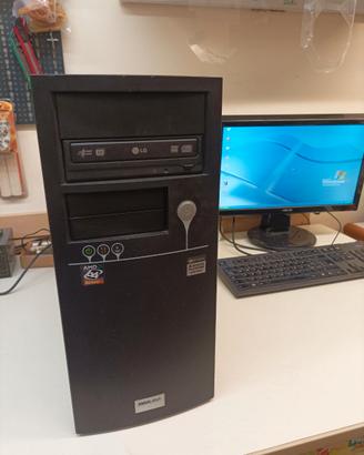 PC Maxdata con Windows XP e giochi anni 90