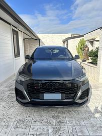 AUDI RSQ8 DA VETRINA