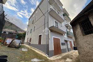 2 LOCALI A GIFFONI SEI CASALI