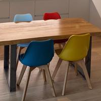 Tavolo in legno massello con 4 sedie colorate