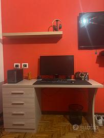 Scrivania con cassettiera