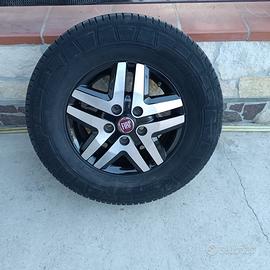 4 cerchi in lega piu gomme per camper.