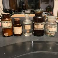Bottiglie vintage per prodotti da laboratorio