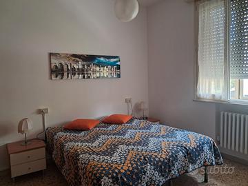 Posto letto ad uso singolo in stanza matrimoniale
