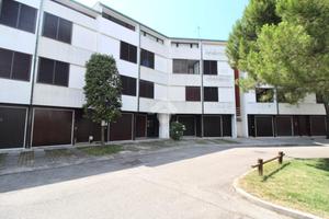 3 LOCALI A LIGNANO SABBIADORO