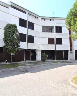 3 LOCALI A LIGNANO SABBIADORO