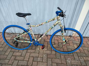 Bici in alluminio ruote da 28 taglia Media