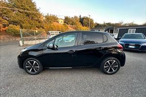 Peugeot 208 1.2 benzina 82cv 5 porte Signature