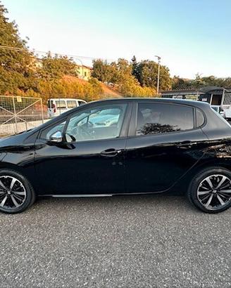Peugeot 208 1.2 benzina 82cv 5 porte Signature