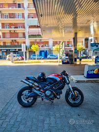Ducati Monster 696 plus