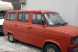 Furgone Ford Transit anni ottanta per  ricambi