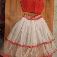 Gonna in tulle bianco bordata con top