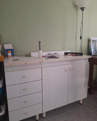 Credenza bianca o Madia, con vetrina