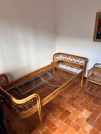 Letto e comodino in bambù