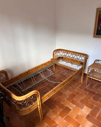 Letto e comodino in bambù