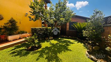 VILLA A SCHIERA D'ANGOLO A ROMA